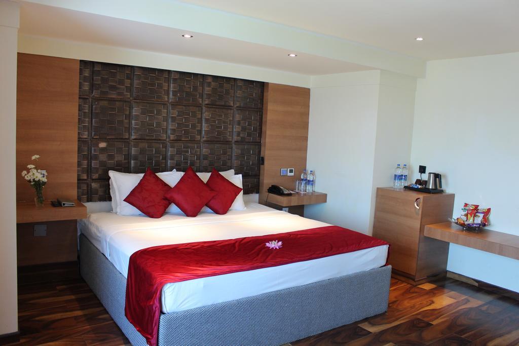 Ramada By Wyndham Alleppey Alappuzha Екстериор снимка
