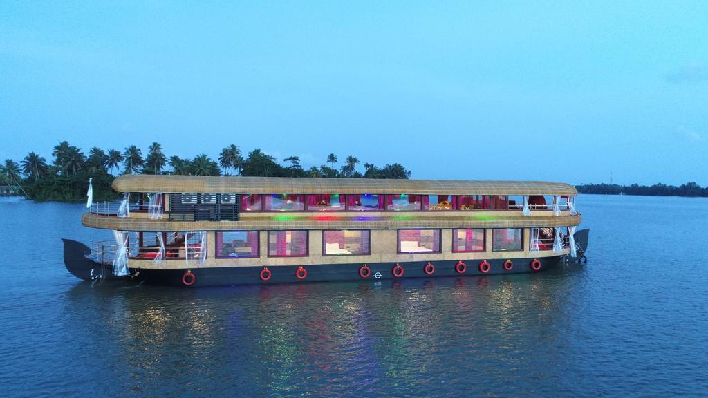 Ramada By Wyndham Alleppey Alappuzha Екстериор снимка